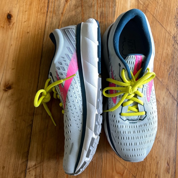 Women’s Brooks Ghost Size 9 - Picture 1 of 3